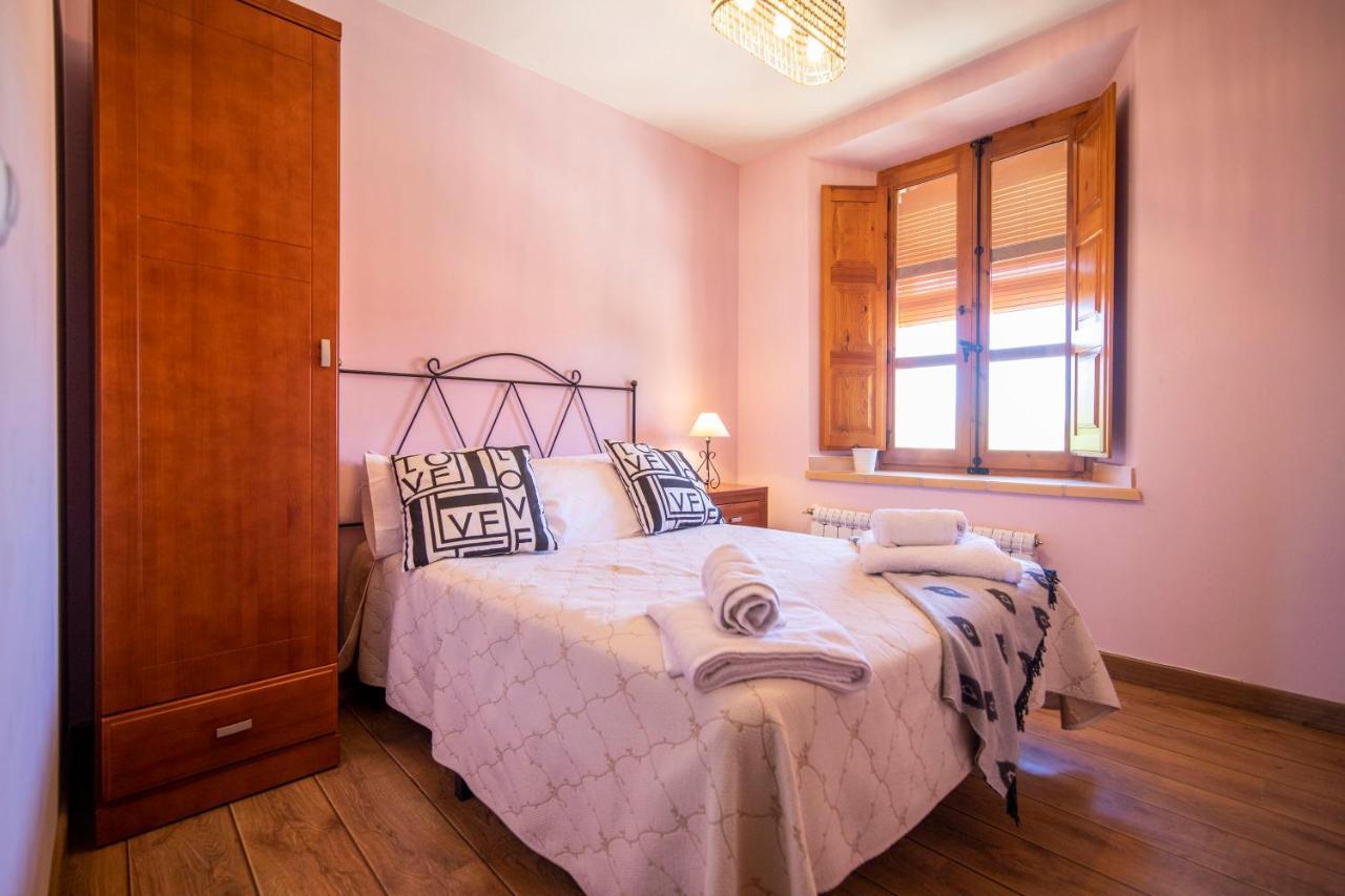 Apartamentos Ribera Del Duero Las Escuelas Vadocondes Eksteriør billede